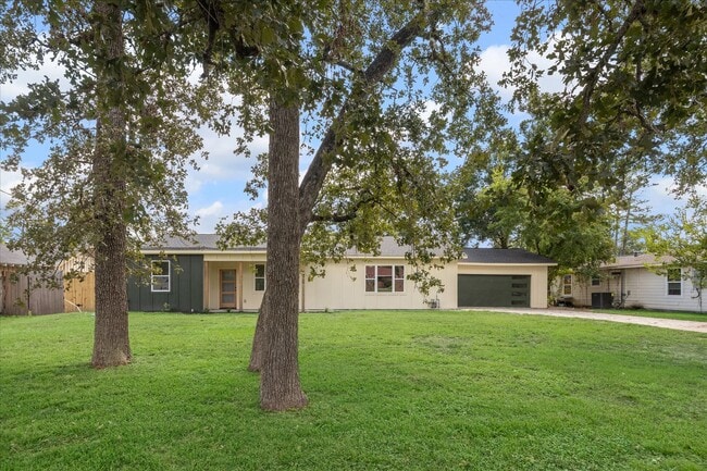 Building Photo - 3709 Brookwoods Dr