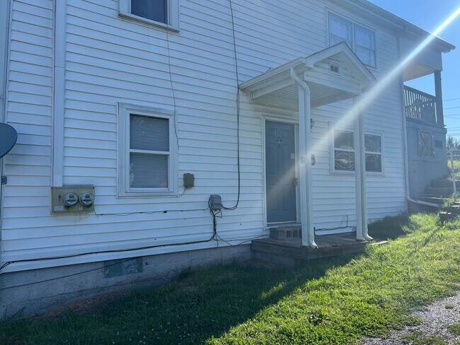 Building Photo - Fariview Ave 1108/1110