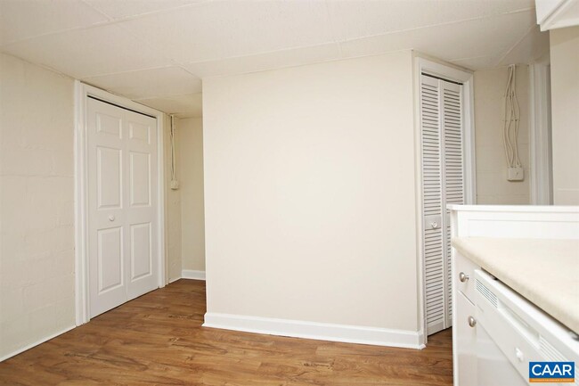 Building Photo - 414 Woodhaven Ct