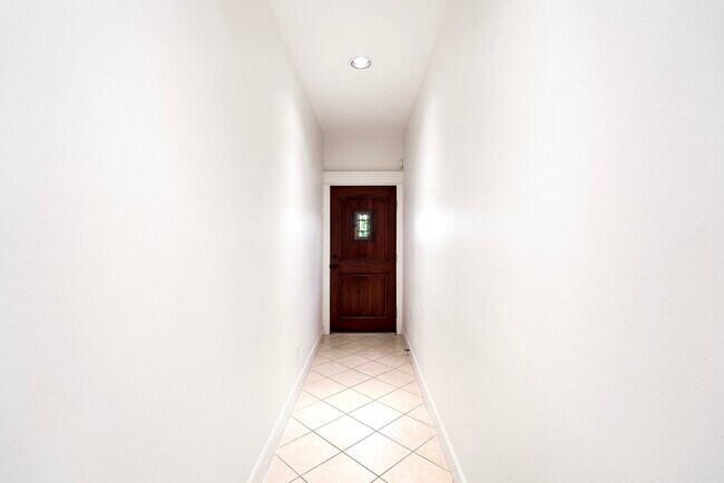 Building Photo - 612 W 27th St