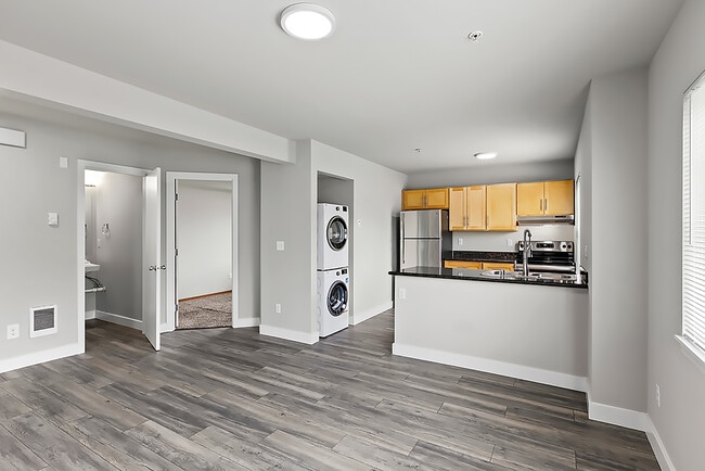 Building Photo - 921 E 72nd St
