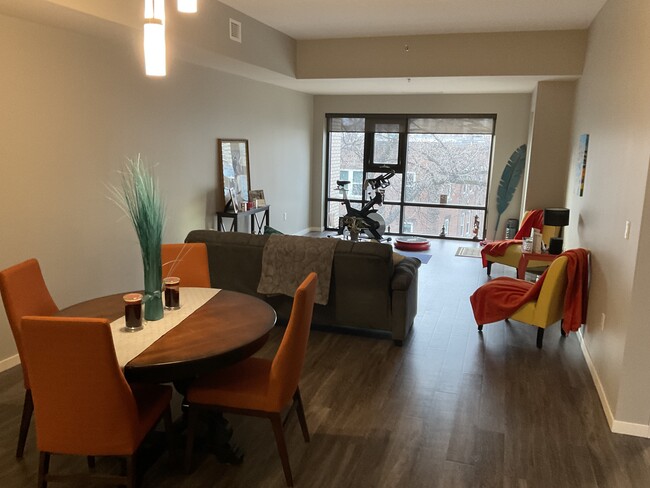 Dining room - 300 Assiniboine Av