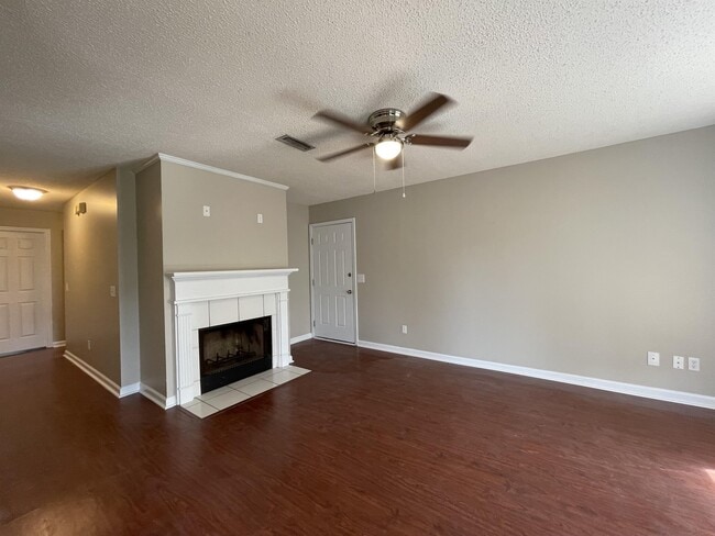 Building Photo - 102 Radford Cir