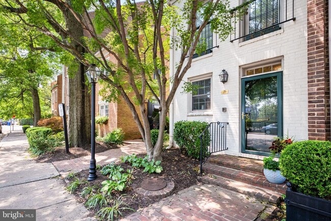 Building Photo - 1110 N Pitt St