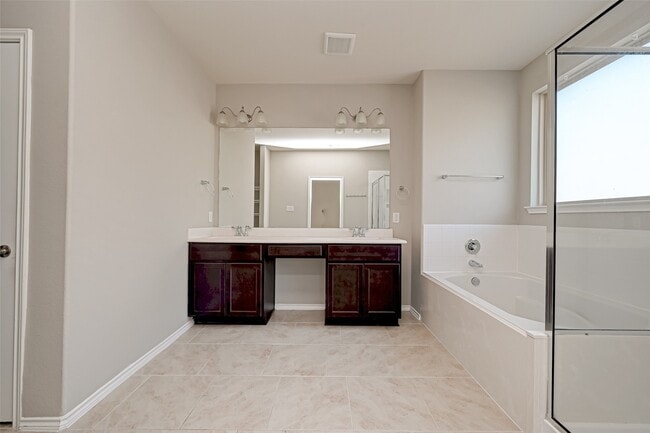 Foto del edificio - 8402 Coral Cove Pass Ln
