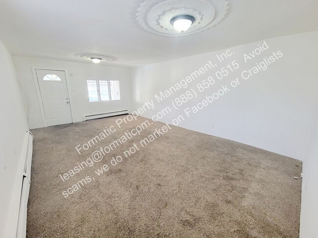 Building Photo - 171 Almond Ln