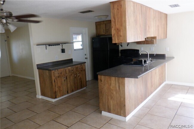 Foto del edificio - 7234 Cherry Laurel Dr