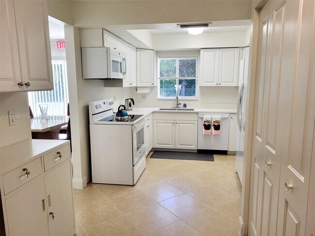 Building Photo - 10374 Sleepy Brook Way