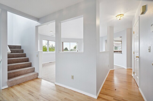 Building Photo - 4670 Lighthouse Dr NE