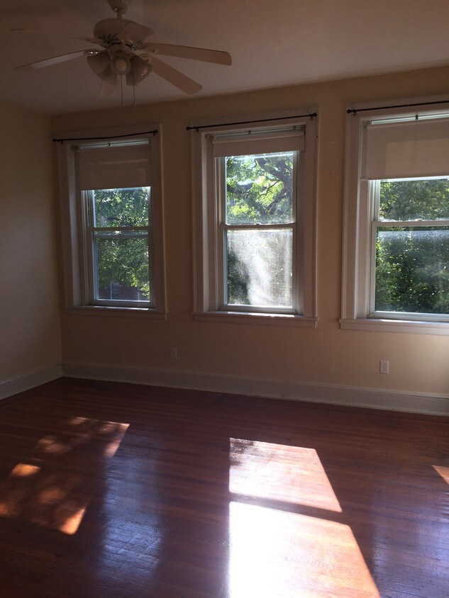 Foto principal - 3029 N Calvert St