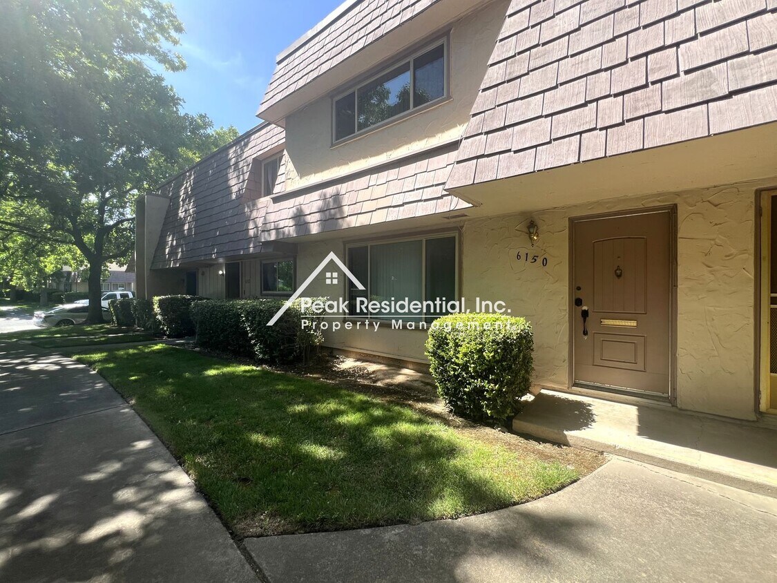 Primary Photo - Spacious Carmichael 2bd/2.5ba Townhouse wi...
