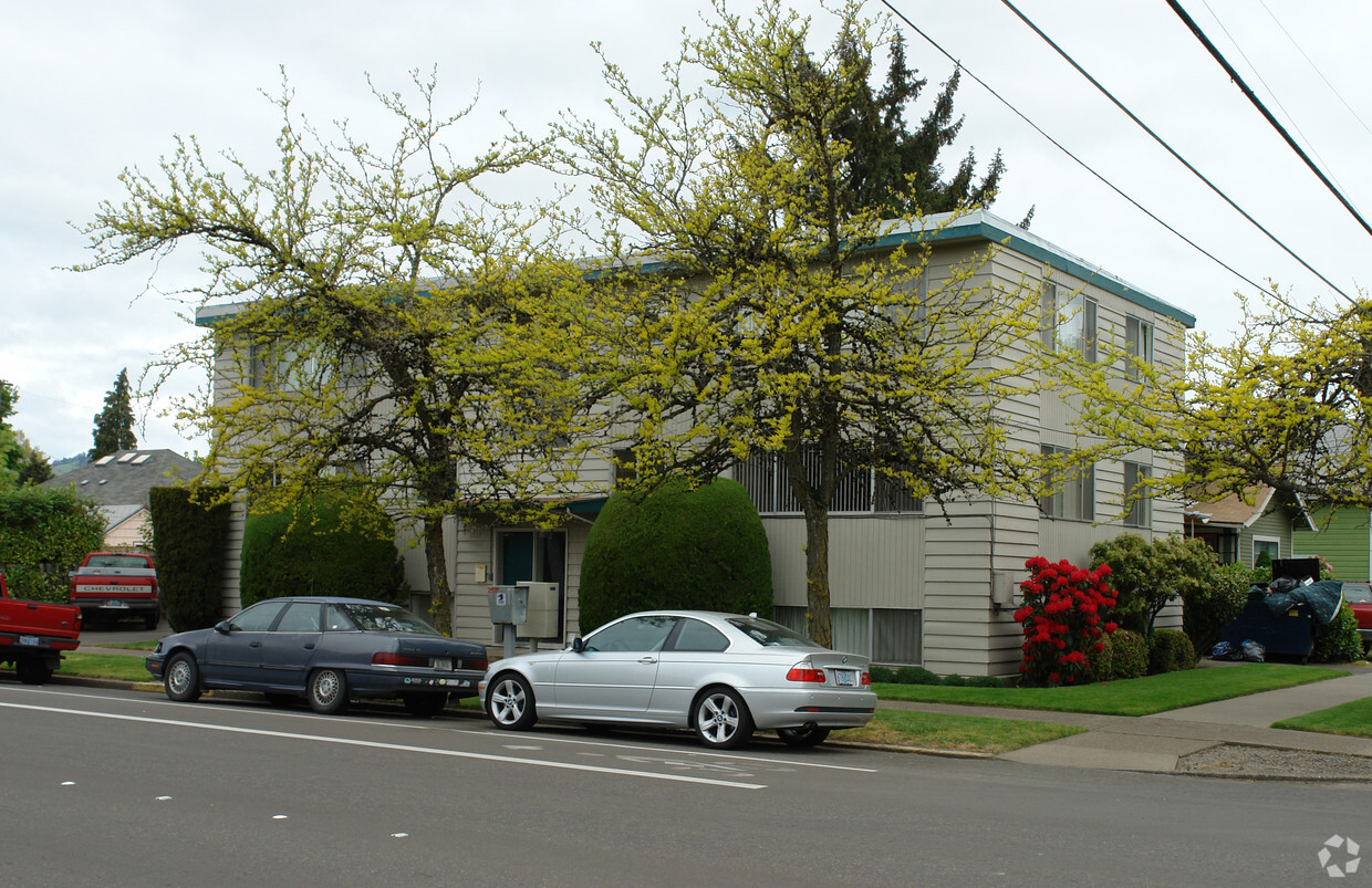 Building Photo - 1717 NW Harrison Blvd