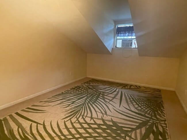 Building Photo - 3 bedroom house
