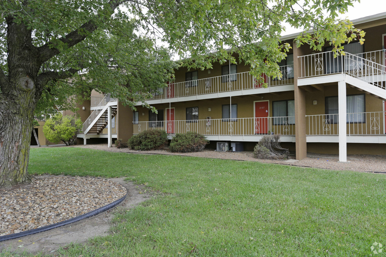 Primary Photo - Cedar Lakes Apartments