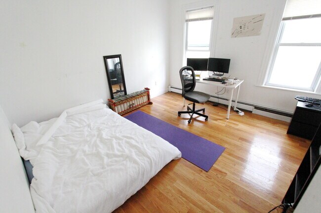 Building Photo - 20 Marney St