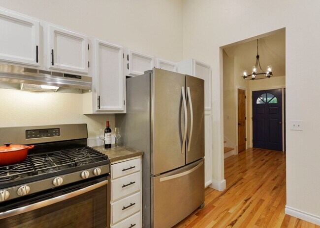 Building Photo - Stunning Remodel – 3 Bed / 3 Bath on a Shy...