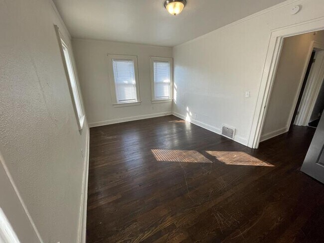 Foto del edificio - 3326 Bales Ave