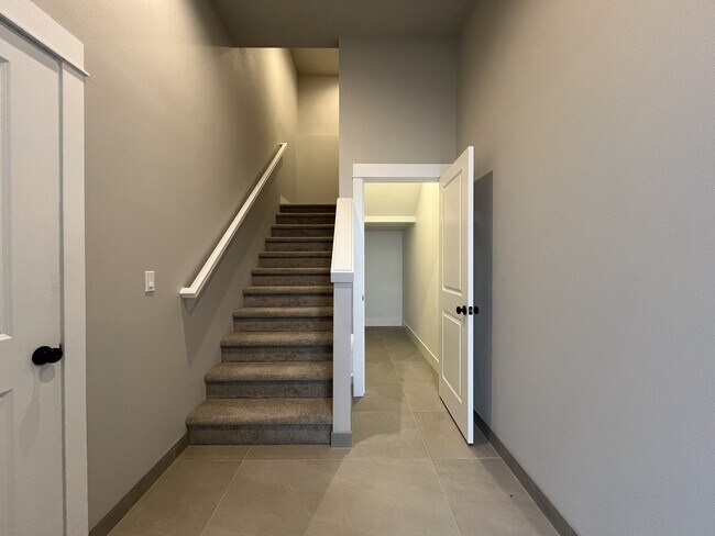 Foto del edificio - Brand New Immaculate 3BR Home with Flexible Living Space & Kitchen Island