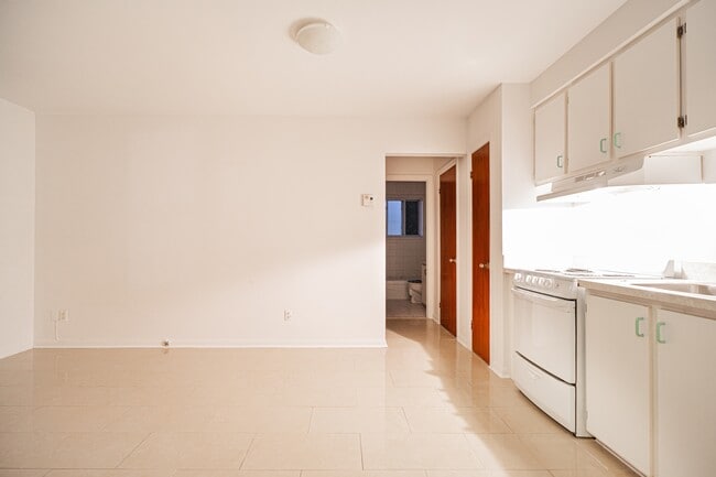 Building Photo - 72 Rue de la Visitation