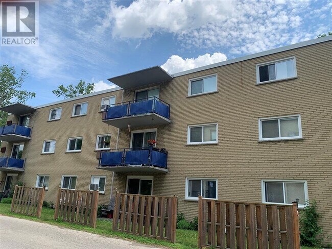 Photo du bâtiment - 1075 Brenchley St
