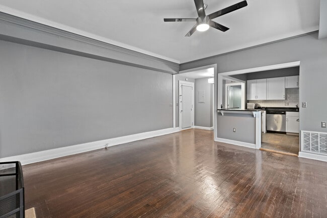 Foto del edificio - 2900 E Jefferson Ave