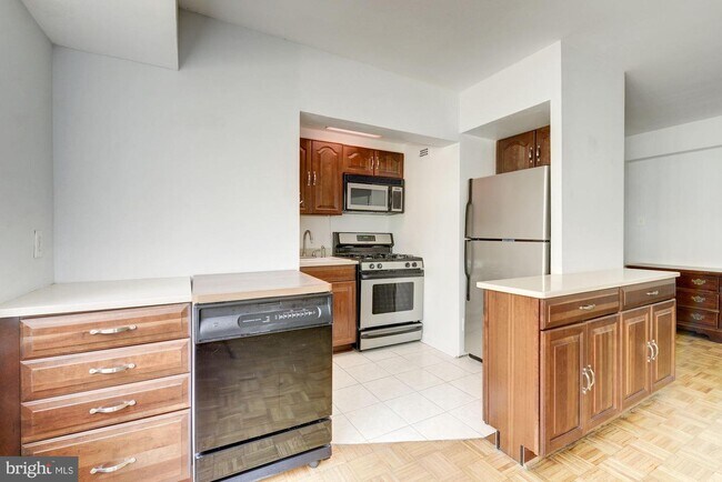 Foto del edificio - 3701 Connecticut Ave NW