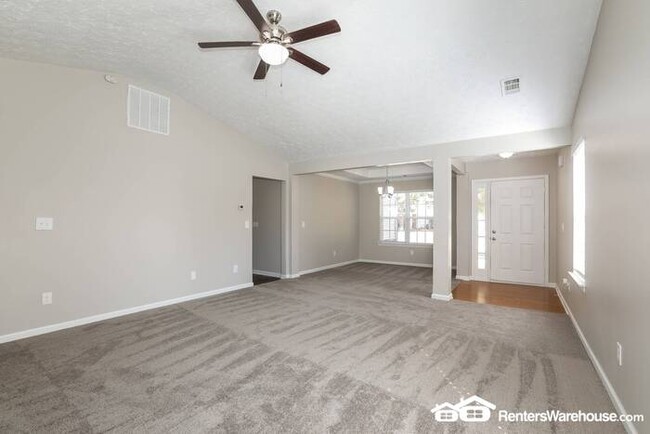 Building Photo - Lovely Ranch with Sunroom