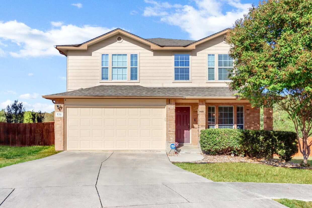 Foto principal - "Charming 3-Bedroom Home with 2.5 Baths an...