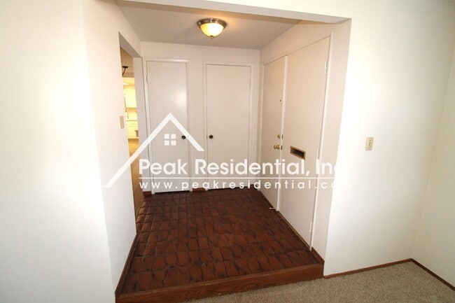 Building Photo - Very Nice Orangevale 3bd/2ba Home with 2 C...