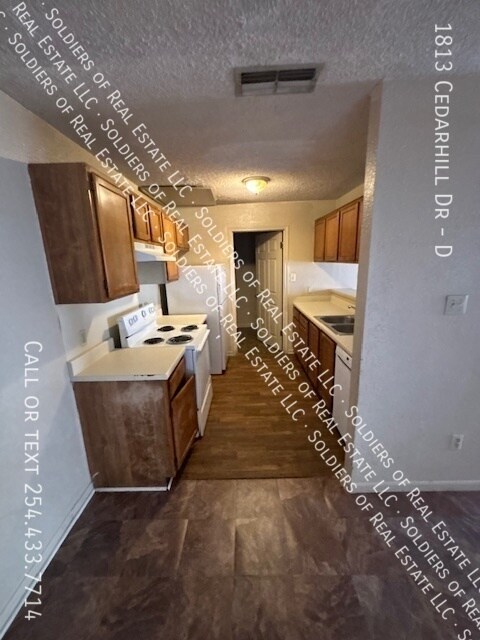 Foto del edificio - 1813 Cedarhill Dr