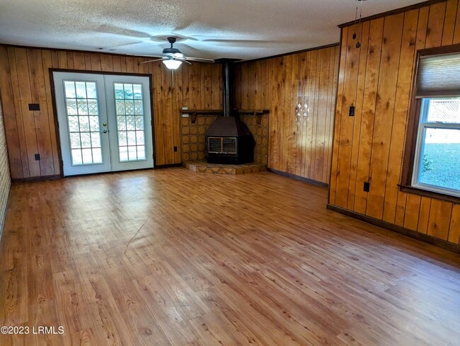 Building Photo - 611 Broad River Dr