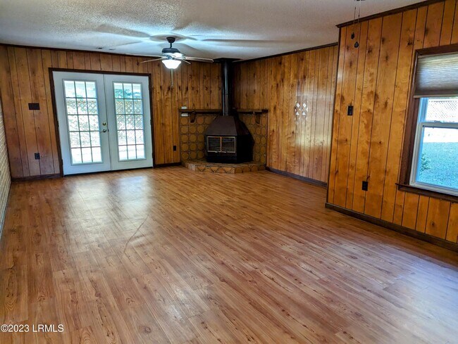 Foto del edificio - 611 Broad River Dr