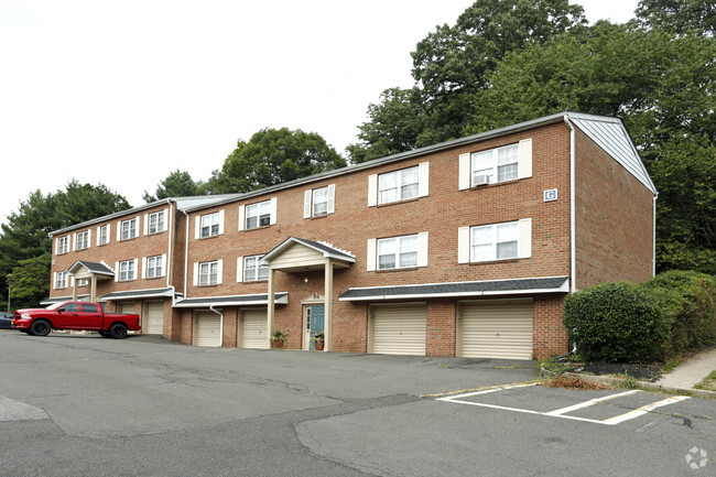 Building Exterior - Pine Crest Apartments