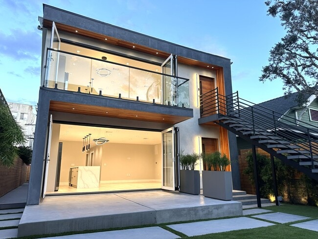 Building Photo - 36 Paloma Ave