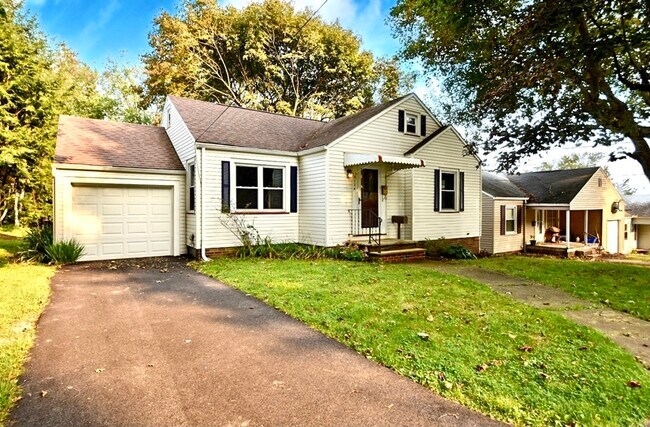 Foto del edificio - 3124 Woodland Ave NW