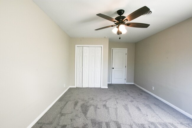 Building Photo - Spacious 4 Bedroom Home