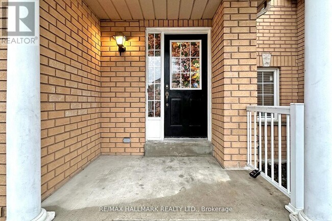 Building Photo - 55 Walkview Crescent