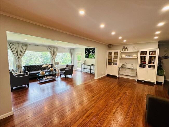 Foto del edificio - 15610 Holdridge Rd E