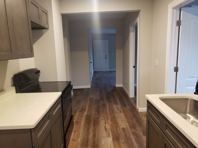 Building Photo - 385 Church St N