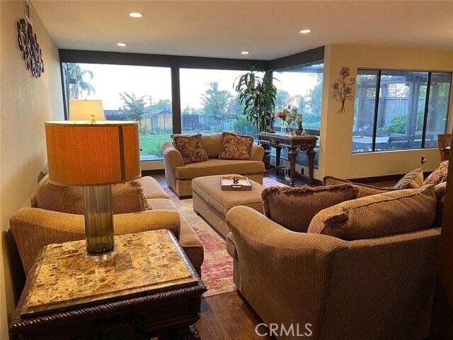 Foto del edificio - 9313 Valley View St