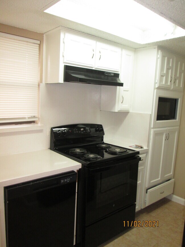 Foto del edificio - 413 Lakeway Dr