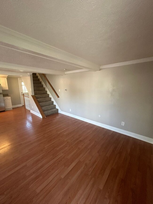 Building Photo - Modern 1 Bedroom Townhome in Prime Moon Township Location!