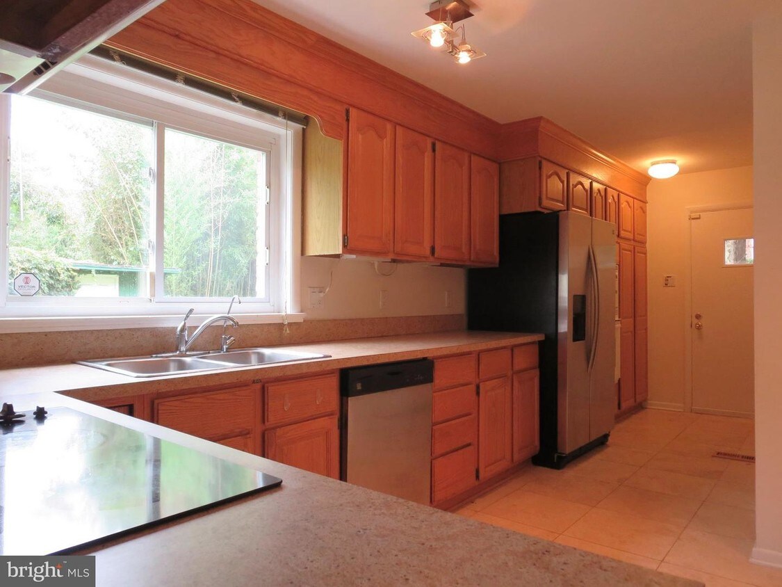 Foto principal - 8713 Rayburn Rd
