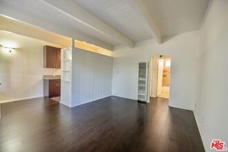 Building Photo - 451 S Oakhurst Dr