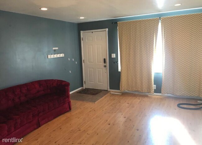 Foto del edificio - 4 br, 2.5 bath Townhome - 499 N 400 E 10C ...