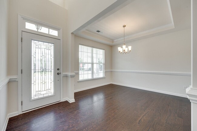 Foto del edificio - Beautiful 4-bed, 3.5 bath with Primary on the main level in Cameron Creek of Fabulous Fort Mill!