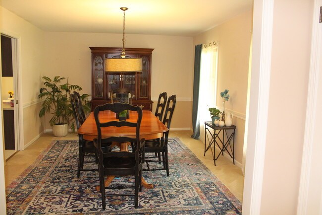 Building Photo - 3619 Bernay Dr