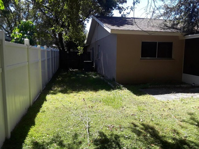 Foto del edificio - 1900 Peppertree Drive