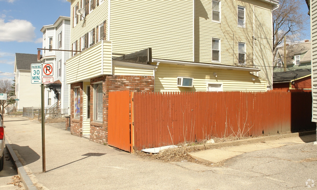 Building Photo - 167 Pine St