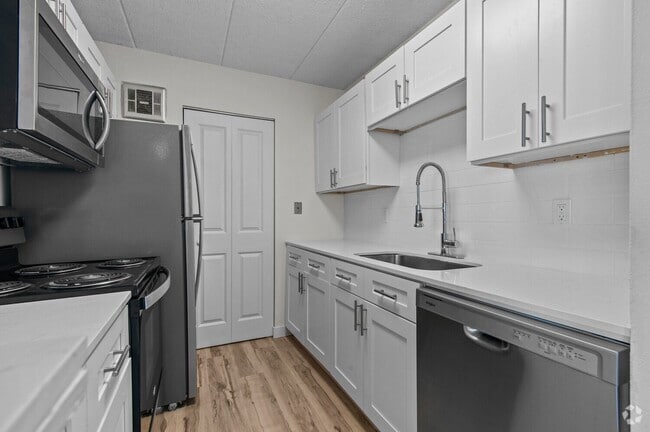 Building Photo - Residences of Troy Apartments - Troy, MI
